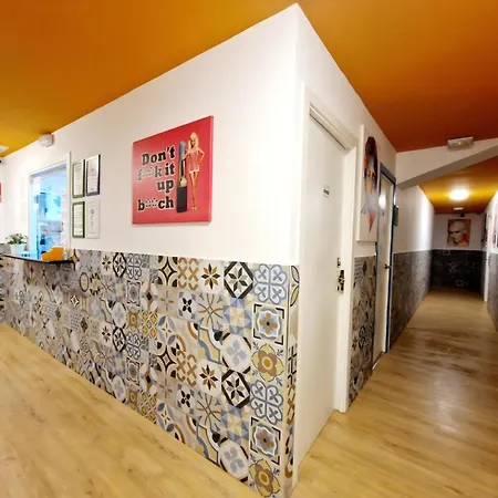 Hostel Arc House *